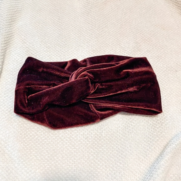 Forever 21 Burgundy Velvet Wrap Headband - Picture 2 of 4